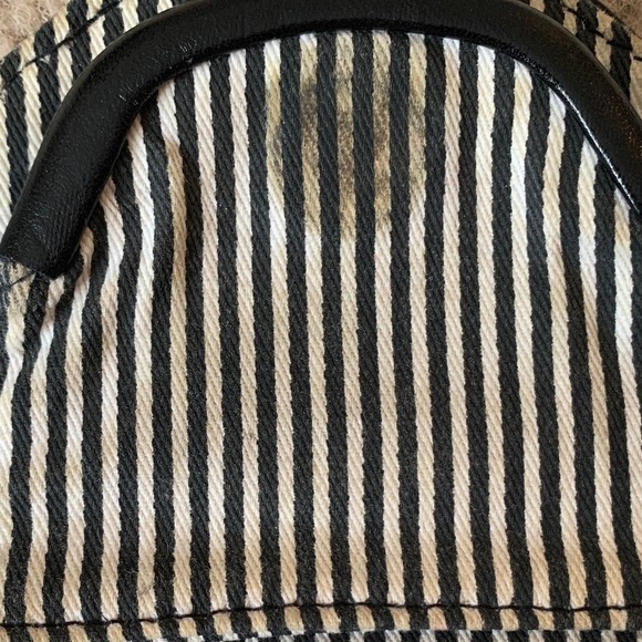 Thirty One Women's Wallet Black White Chevron Striped Tri Fold with Coin Pouch - Picture 5 of 7